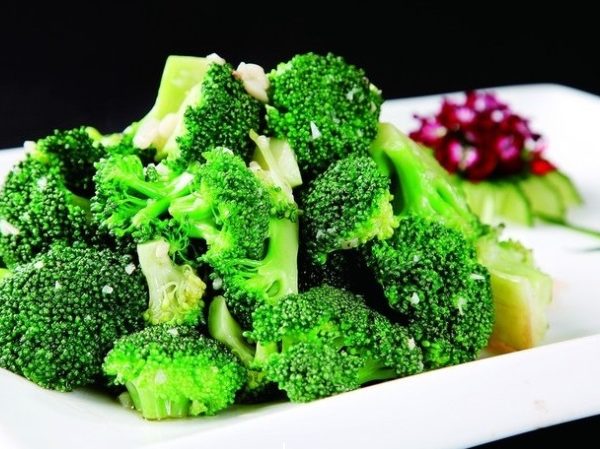 炒西兰花 Broccoli Sauteed